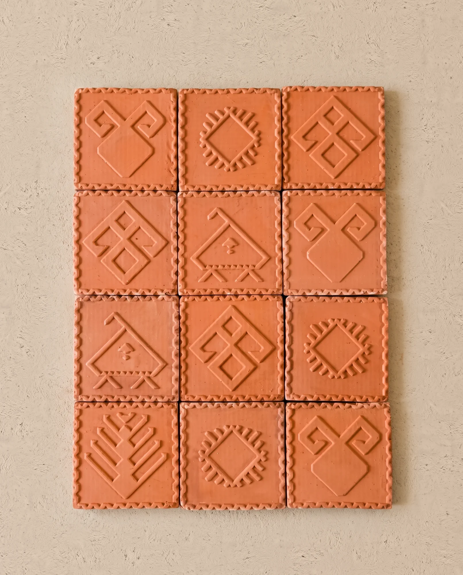 Kilim motifli terrakota karolar